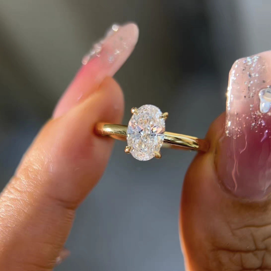 CZTICLE® 10/10Moissanite oval ring